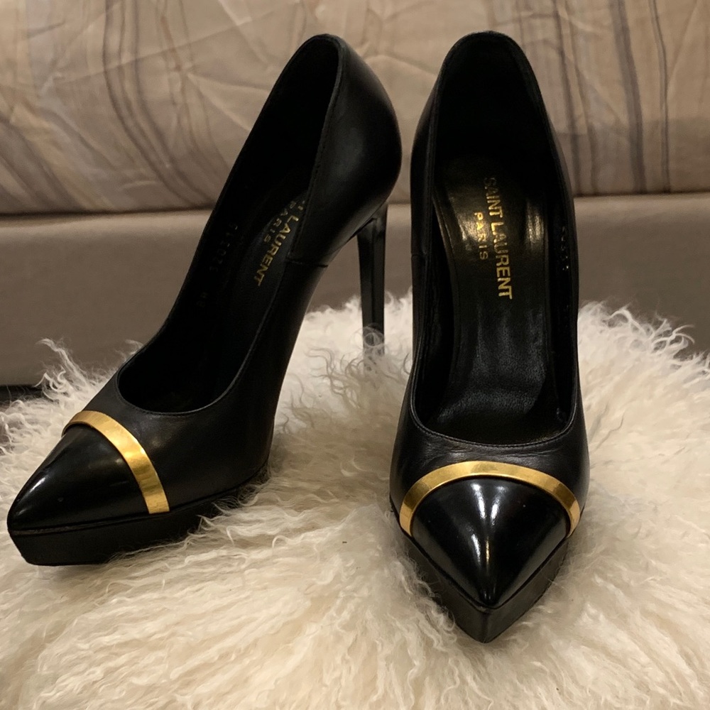 Yves Saint Laurent pumps, black with gold
